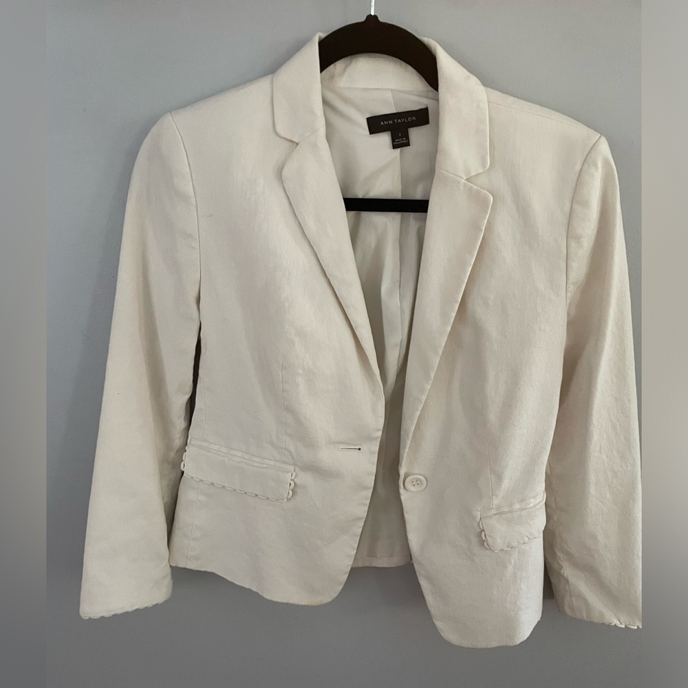 Ann Taylor off white linen blazer size 2
